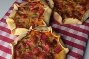 Ver Fırına Mini Yıldız Pizza Tarifi