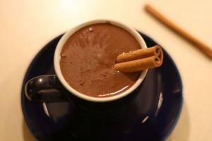 Ev Yapımı Sıcak Çikolata Tarifi